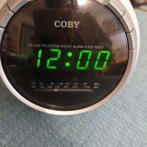 Coby AM FM Projector Alarm Clock